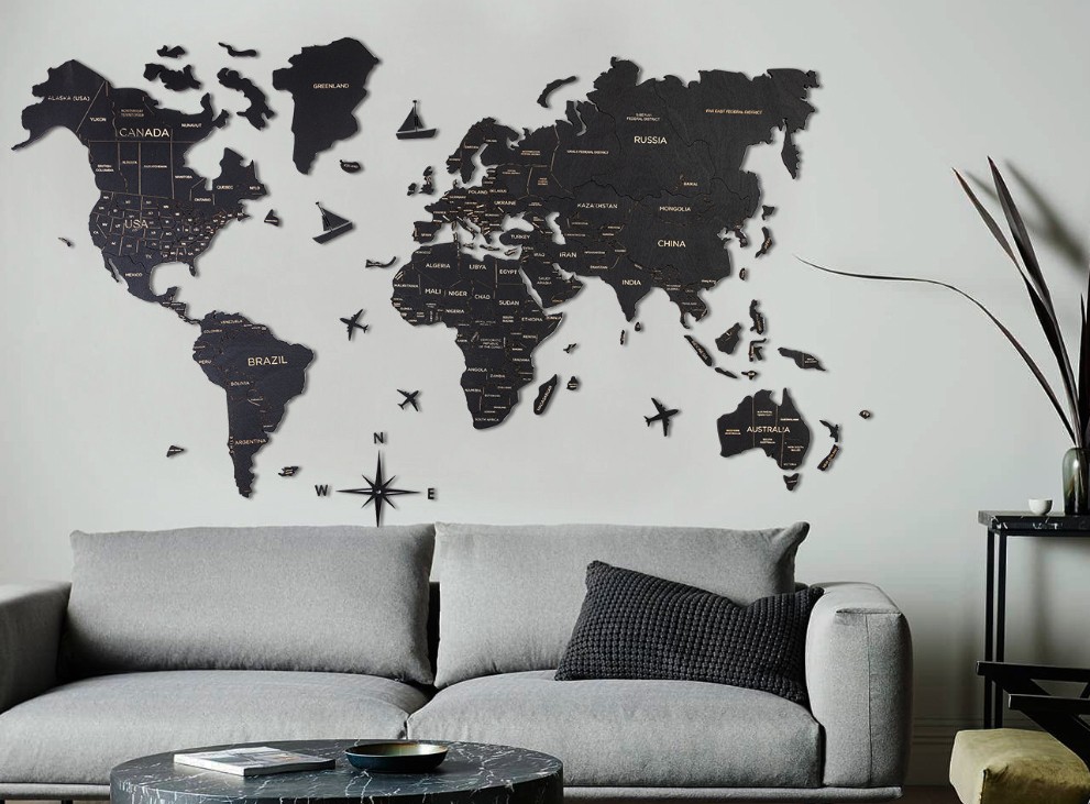 drvena zidna karta svijeta u crnoj boji