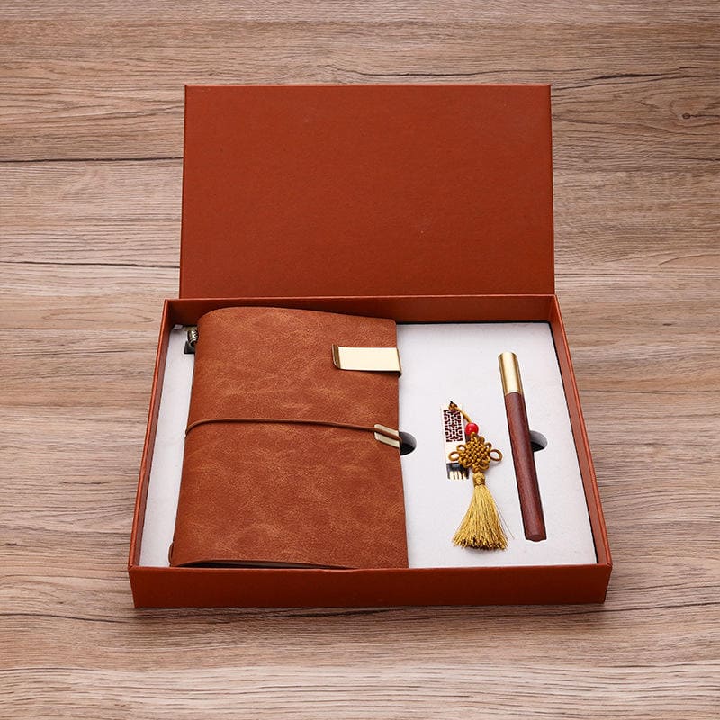 drvena olovka sa kompletom bilježnica poklon