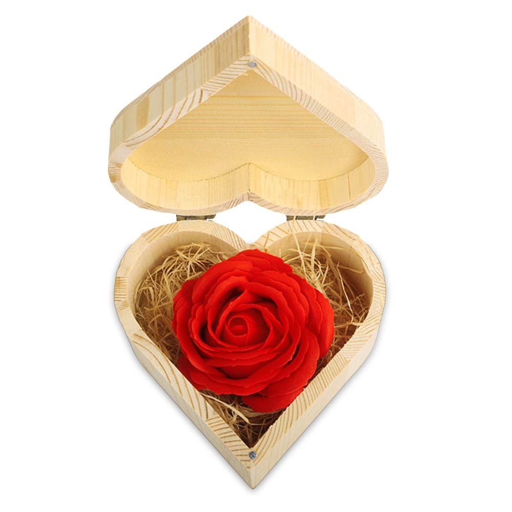 Ruže od sapuna u drvenoj kutiji u obliku srca