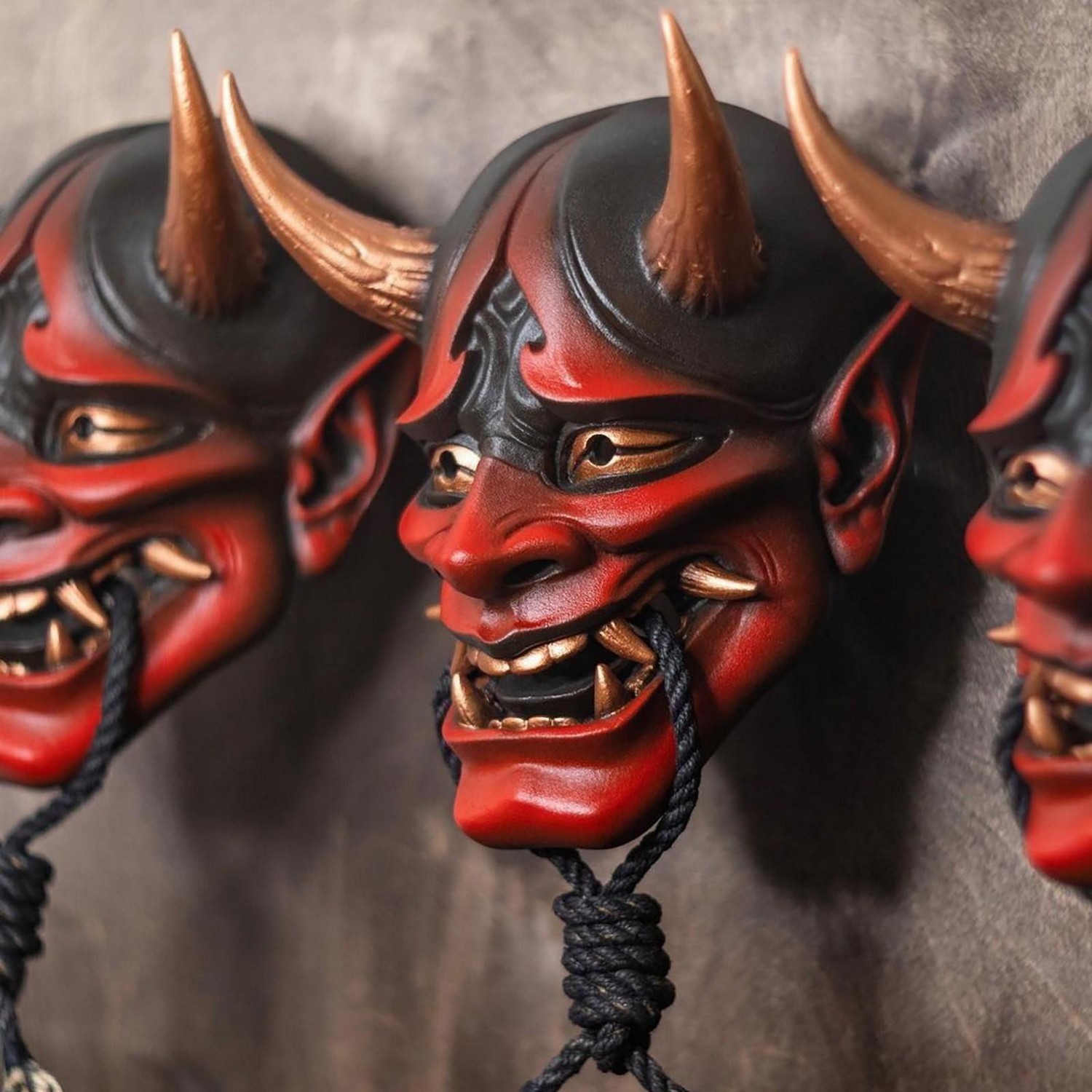 maska ​​demonske glave za Noć vještica - japanski motiv