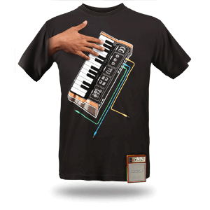 Majica svira klavir