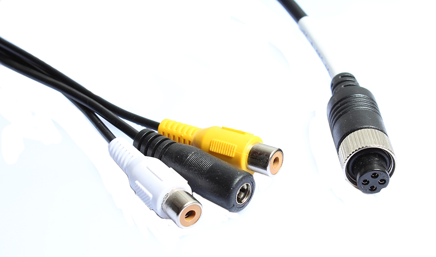 Priključni kabel od činča do 4-pinskog